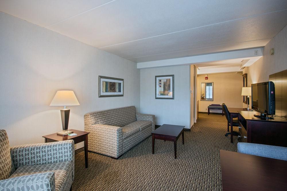 Fairfield Inn & Suites Springfield エンフィールド エクステリア 写真