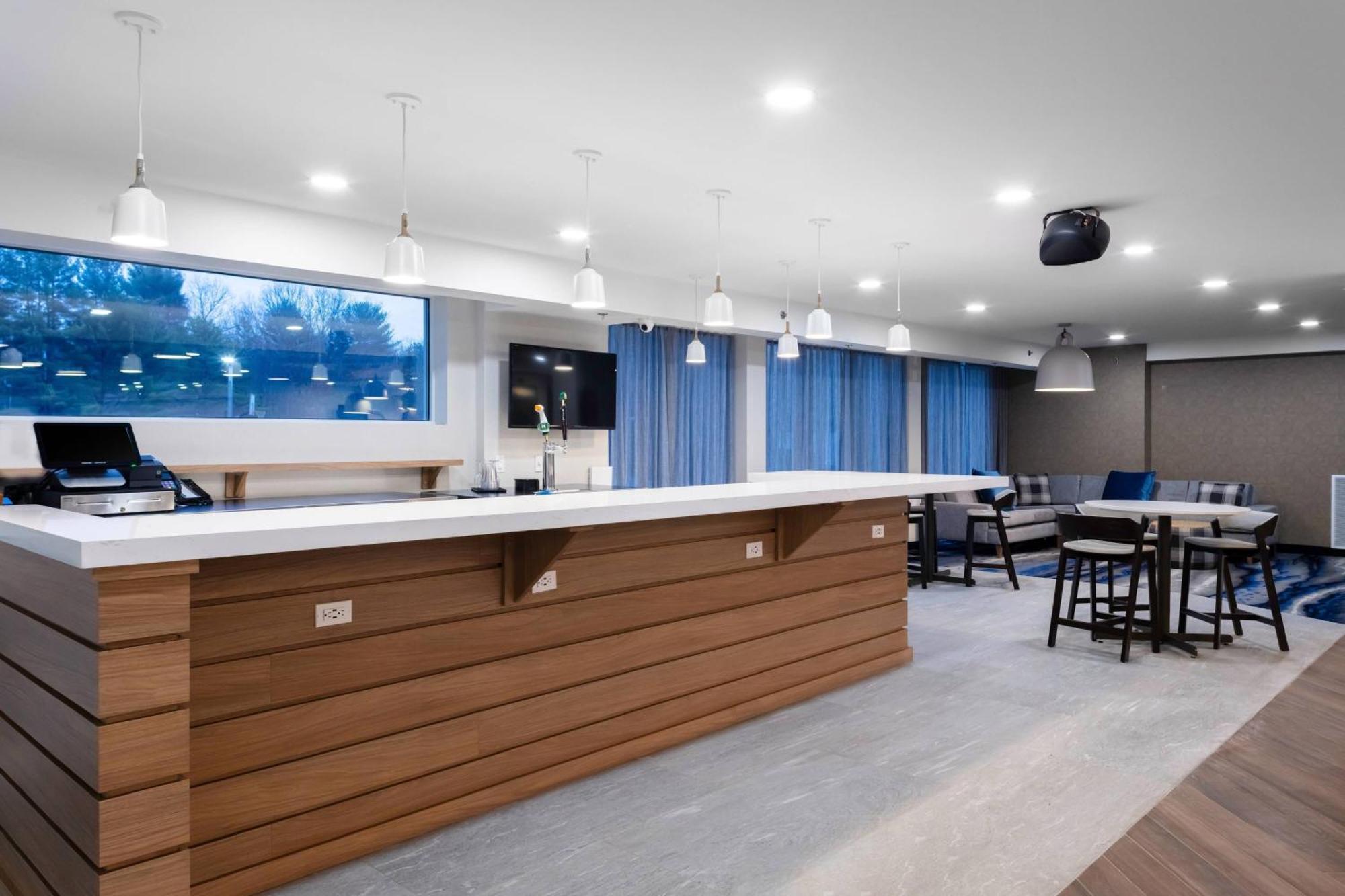 Fairfield Inn & Suites Springfield エンフィールド エクステリア 写真