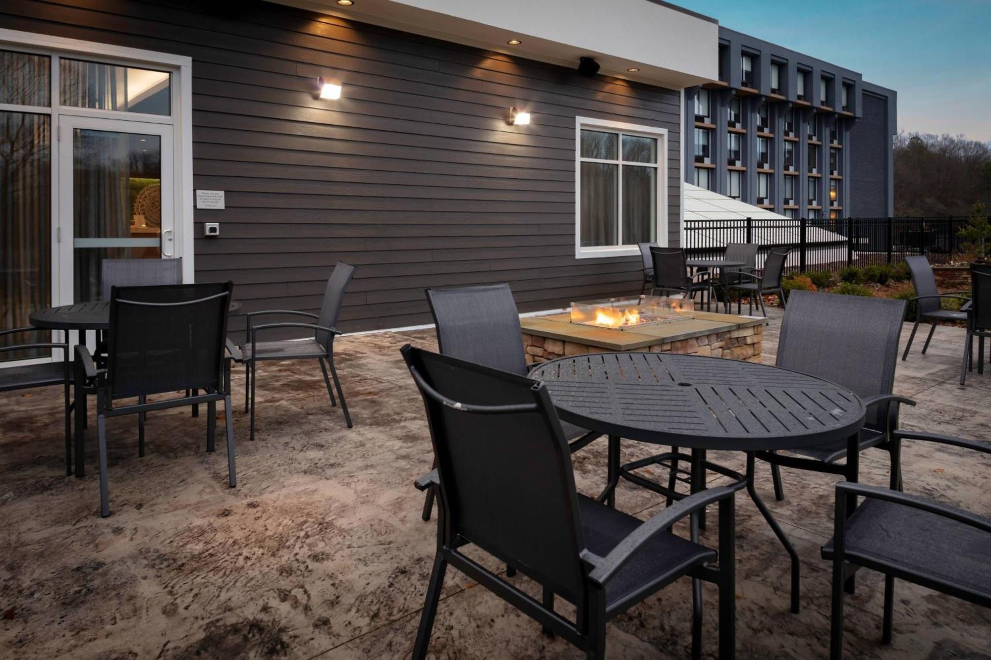 Fairfield Inn & Suites Springfield エンフィールド エクステリア 写真
